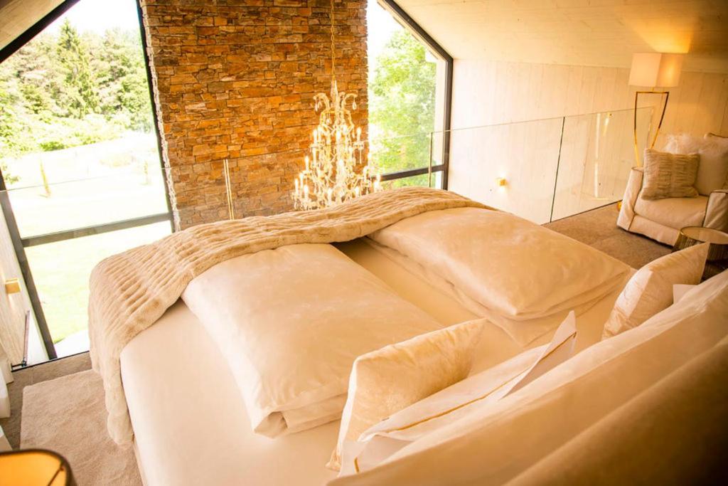 Golden Hill Country Chalets & Suites Waldschach Dış mekan fotoğraf