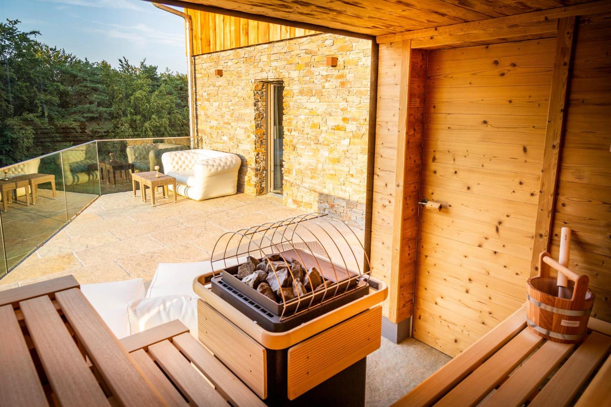 Golden Hill Country Chalets & Suites Waldschach Dış mekan fotoğraf