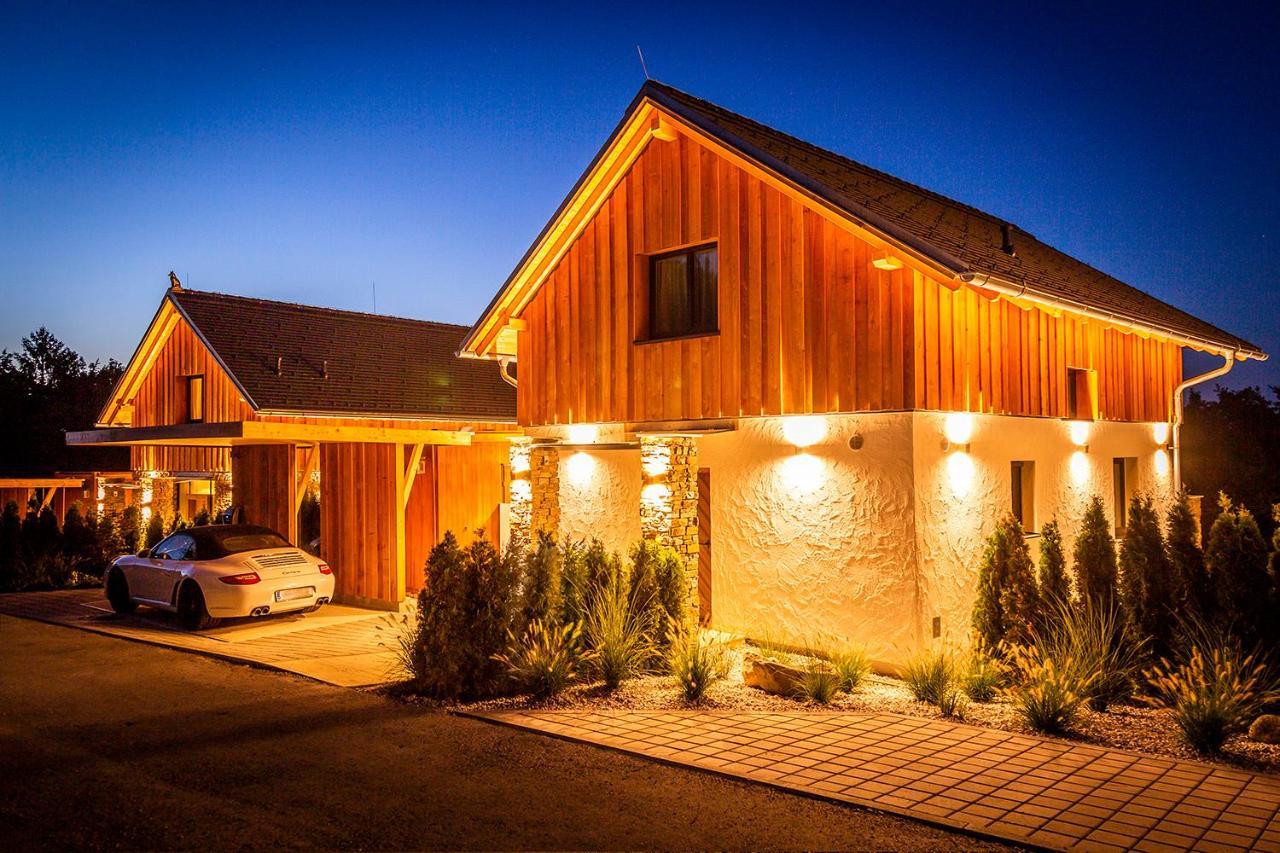 Golden Hill Country Chalets & Suites Waldschach Dış mekan fotoğraf